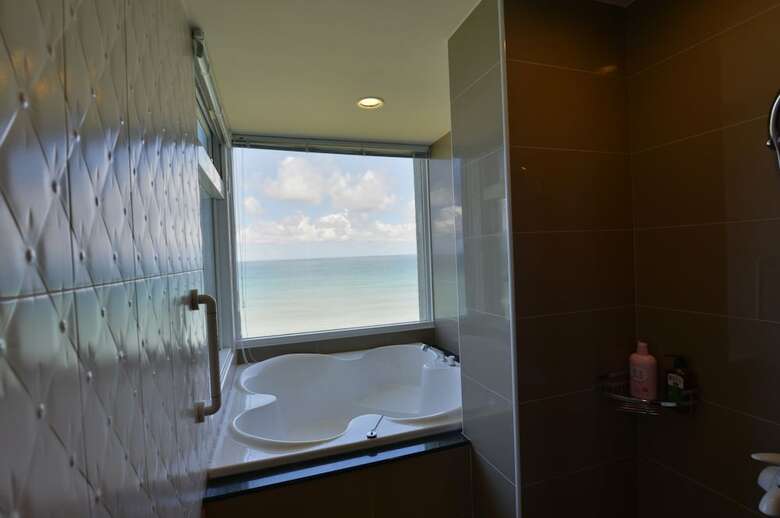White Spray B&B