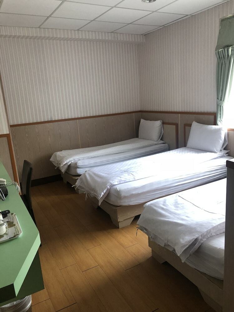 Yinglun Hotel