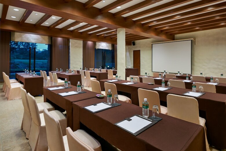 Hotel Atta Lakeside Resort Suite