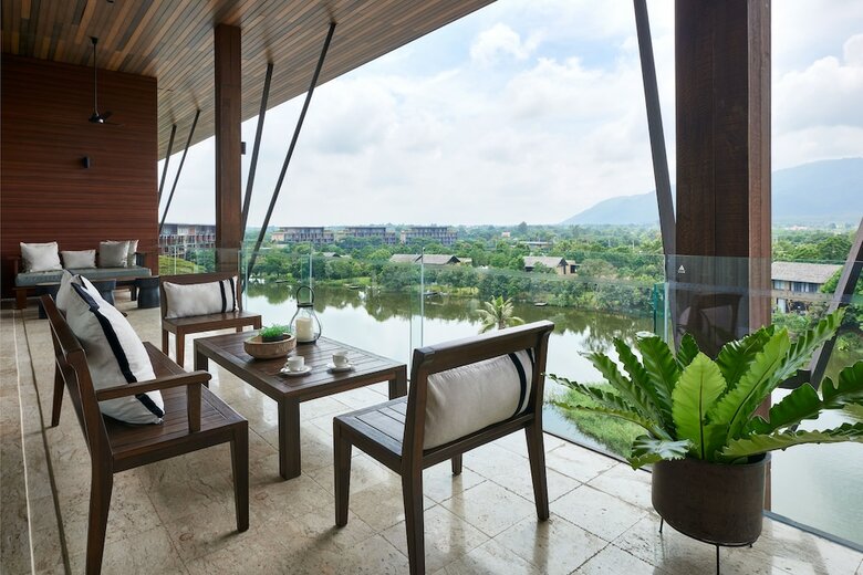 Hotel Atta Lakeside Resort Suite