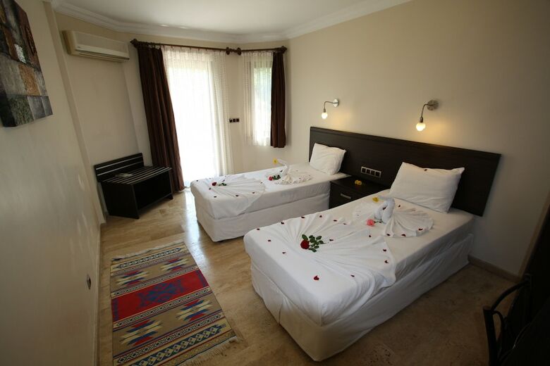 Hotel Holiday Calbis