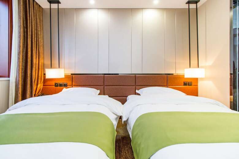 Ease Cloud Hotel