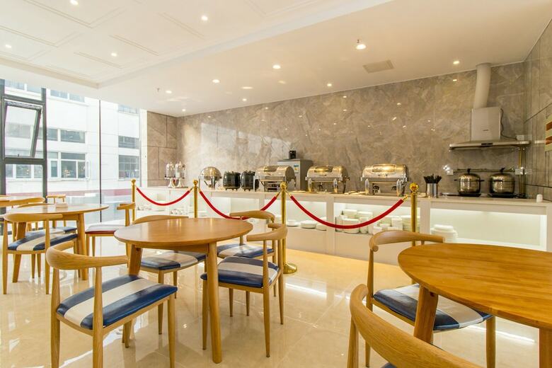 Ease Cloud Hotel