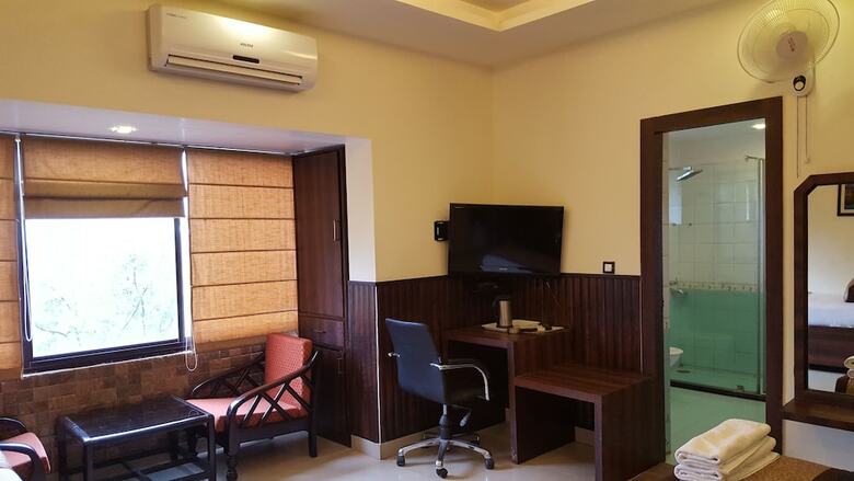 Hotel Rajpur Heights