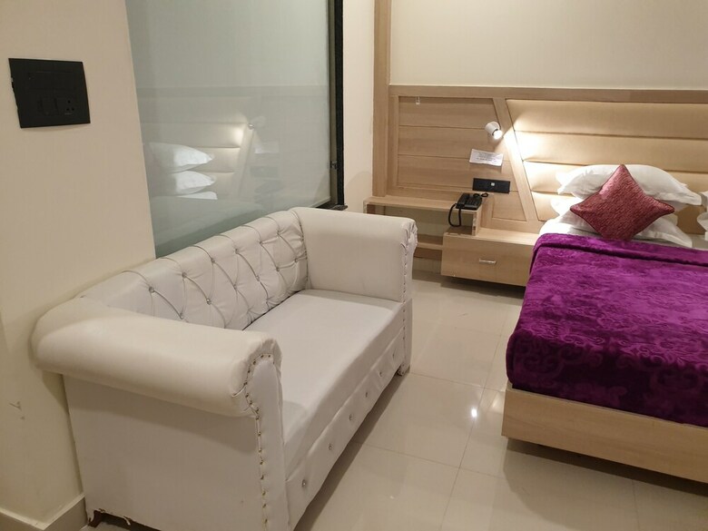 Hotel Rajpur Heights
