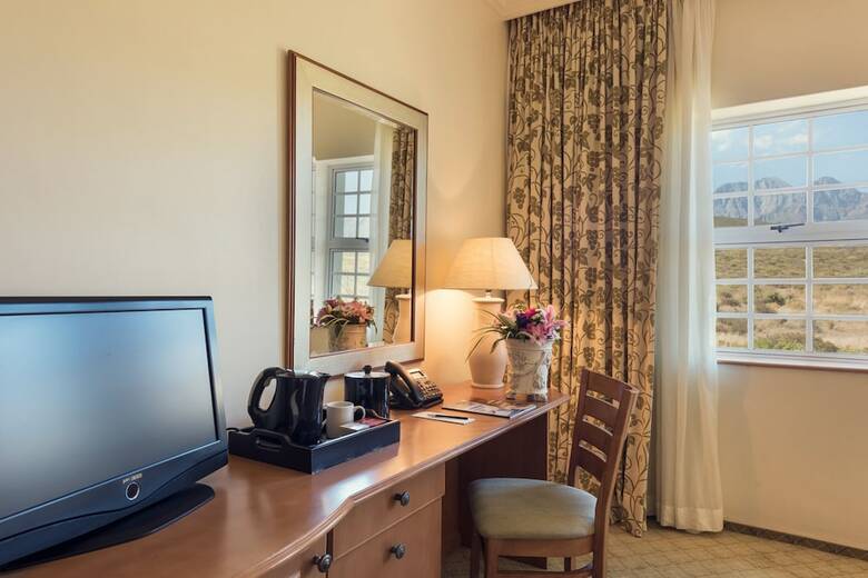 Hotel Golden Valley Lodge