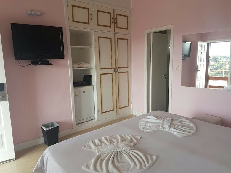 Chris Park Hotel