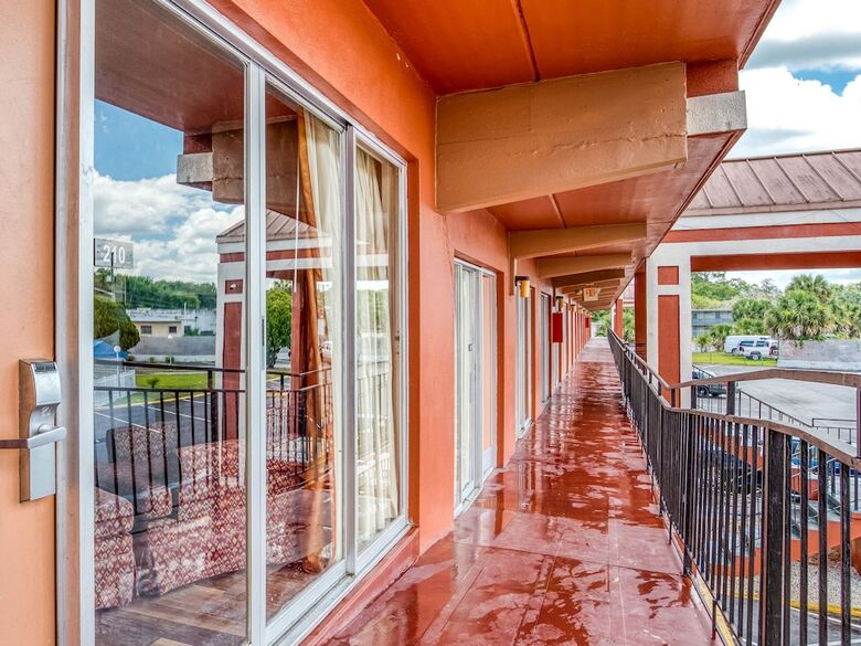 Oyo Hotel Mustang Silverspring Fl