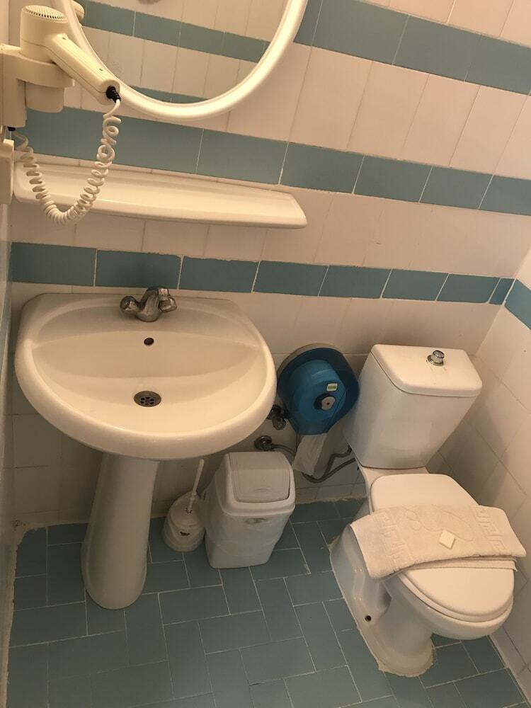 Hotel R.e.d.