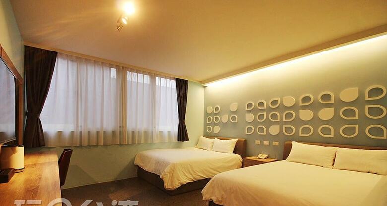 Travel Light Hotel