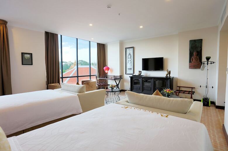 Palace Gate Hotel & Resort