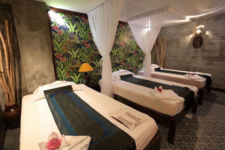 Palace Gate Hotel & Resort
