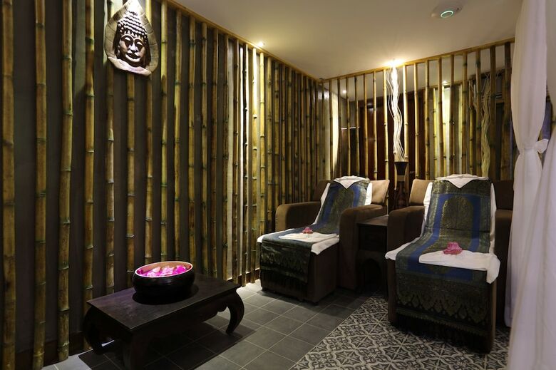 Palace Gate Hotel & Resort