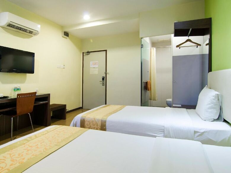 8 Days Boutique Hotel @ Mount Austin Jb