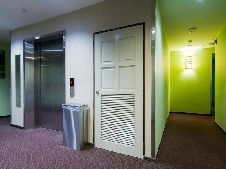 8 Days Boutique Hotel @ Mount Austin Jb