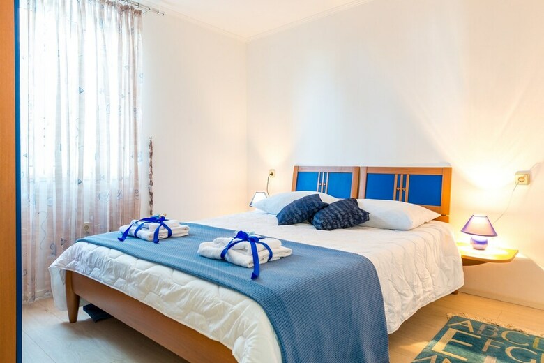 Apartments And Room Lora