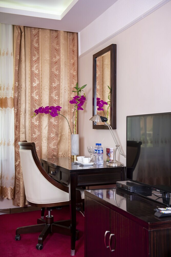 Mika Hotel