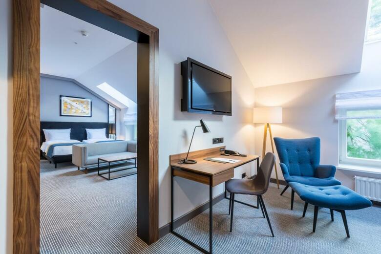 Grand Ascot Hotel