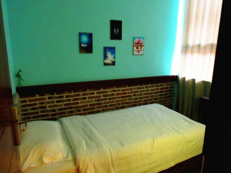 Hostal 25 Four Seasons Youth Hostel