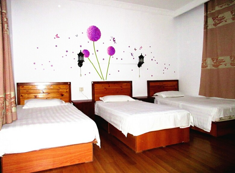 Hostal 25 Four Seasons Youth Hostel