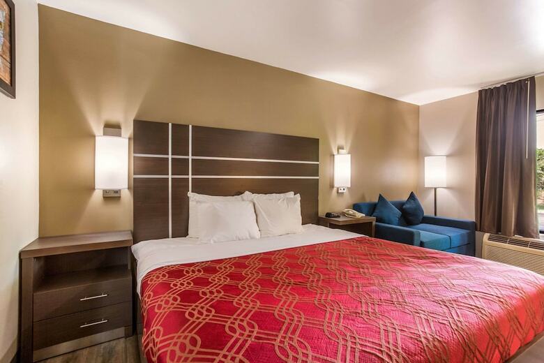 Motel Econo Lodge  Inn & Suites
