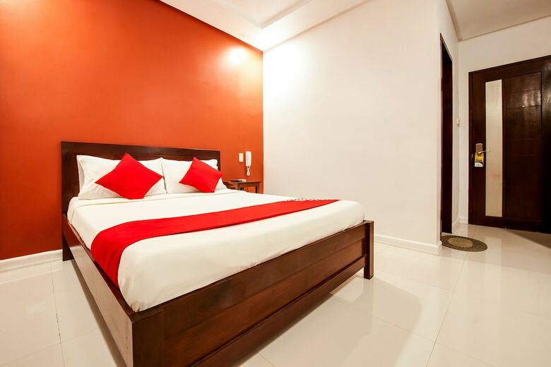 Oyo 402 Royale Parc Hotel