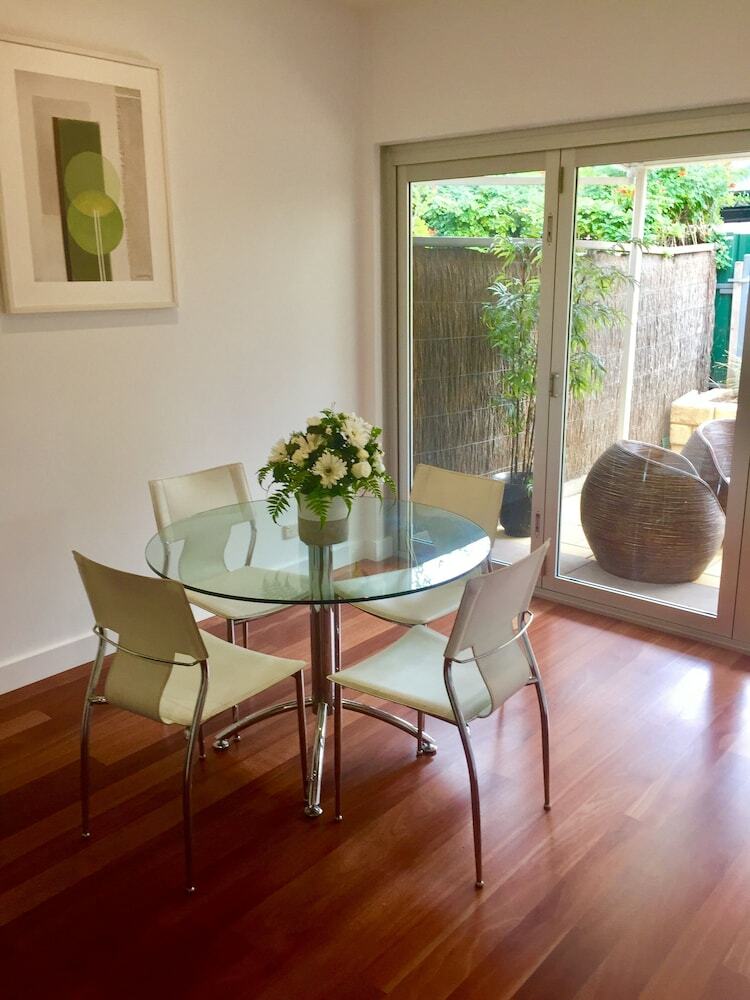 Luxury Townhouse In Chic North Adelaide