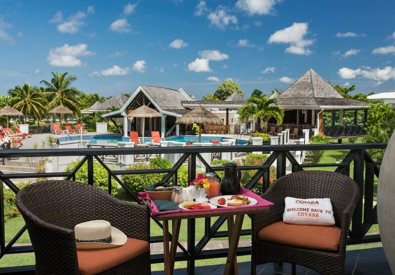 Hotel Coyaba Beach Resort