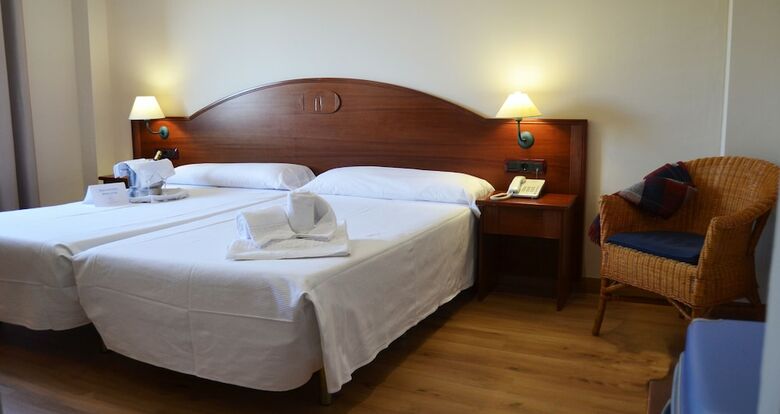 Hotel Reyes Zir�es