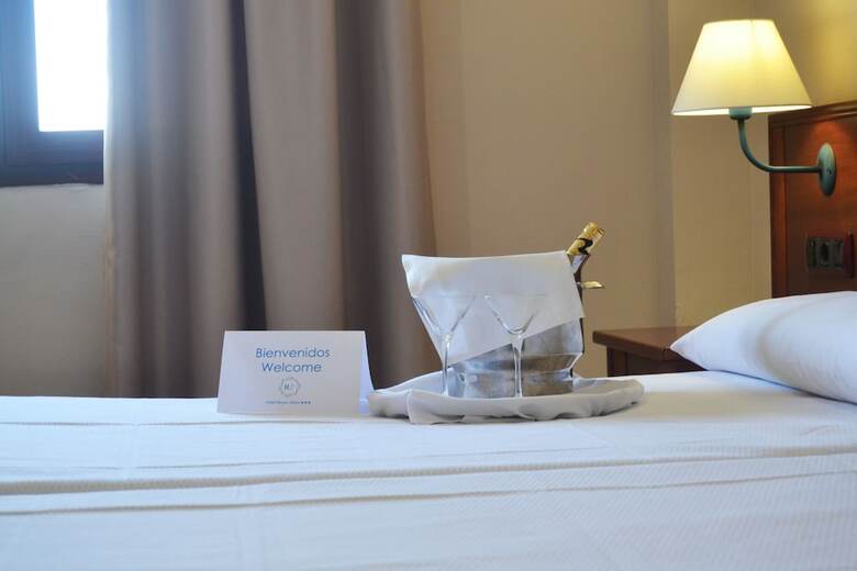 Hotel Reyes Zir�es