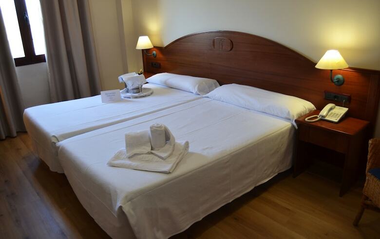Hotel Reyes Zir�es