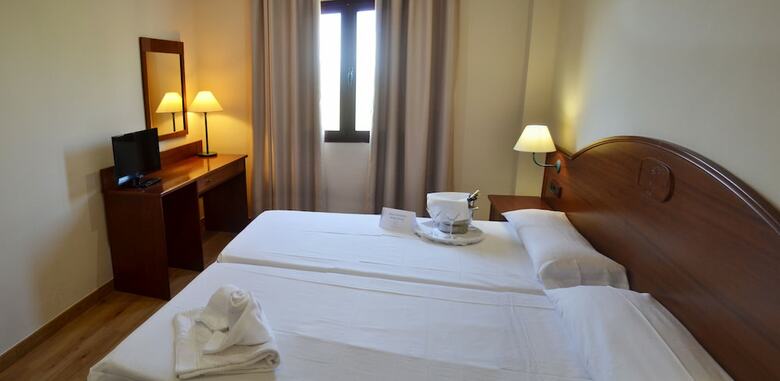 Hotel Reyes Zir�es