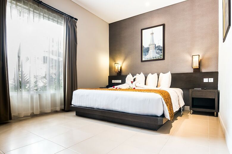 Ayola Tasneem Convention Hotel