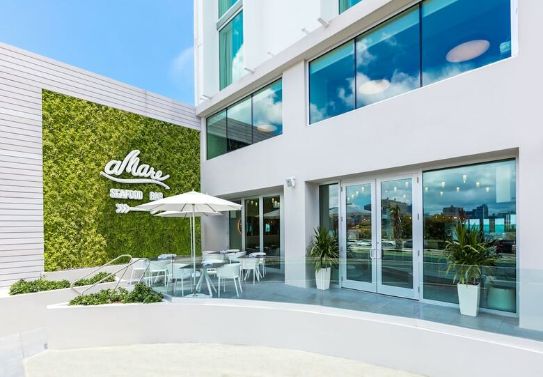 Serafina Beach Hotel