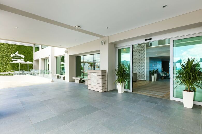 Serafina Beach Hotel