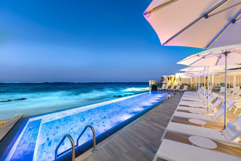 Serafina Beach Hotel