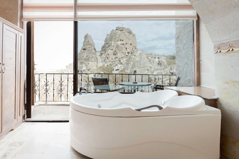 Hermes Cave Hotel