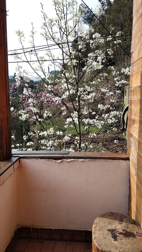 Hotel Zhangjiajie Red Apple Inn
