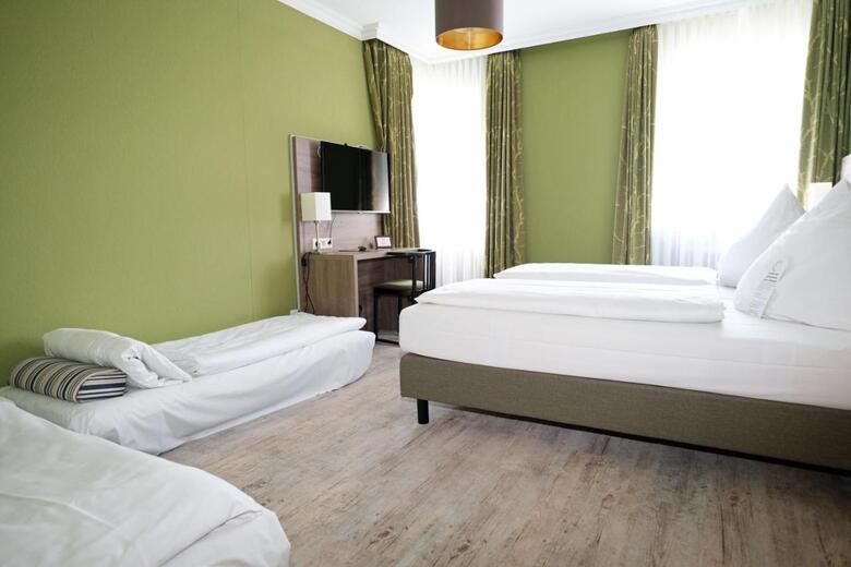 Hotel R�merstadt