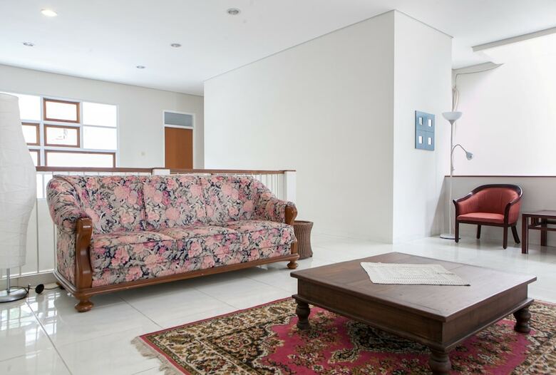 Hotel Reddoorz @ Bukit Dago