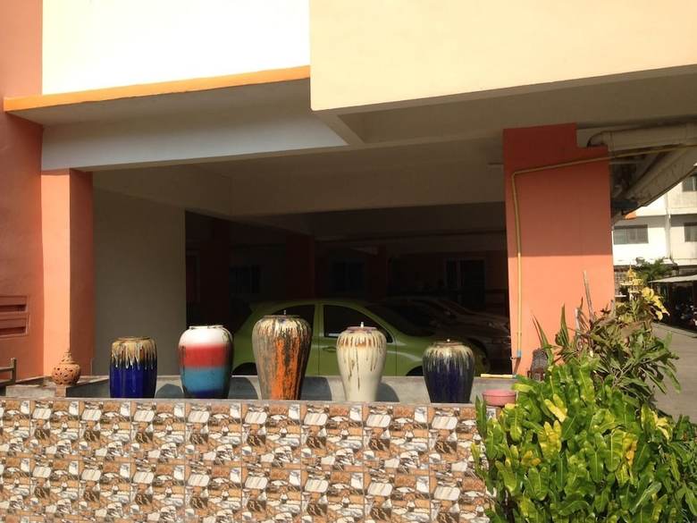 Hotel Yaowamal Apartment
