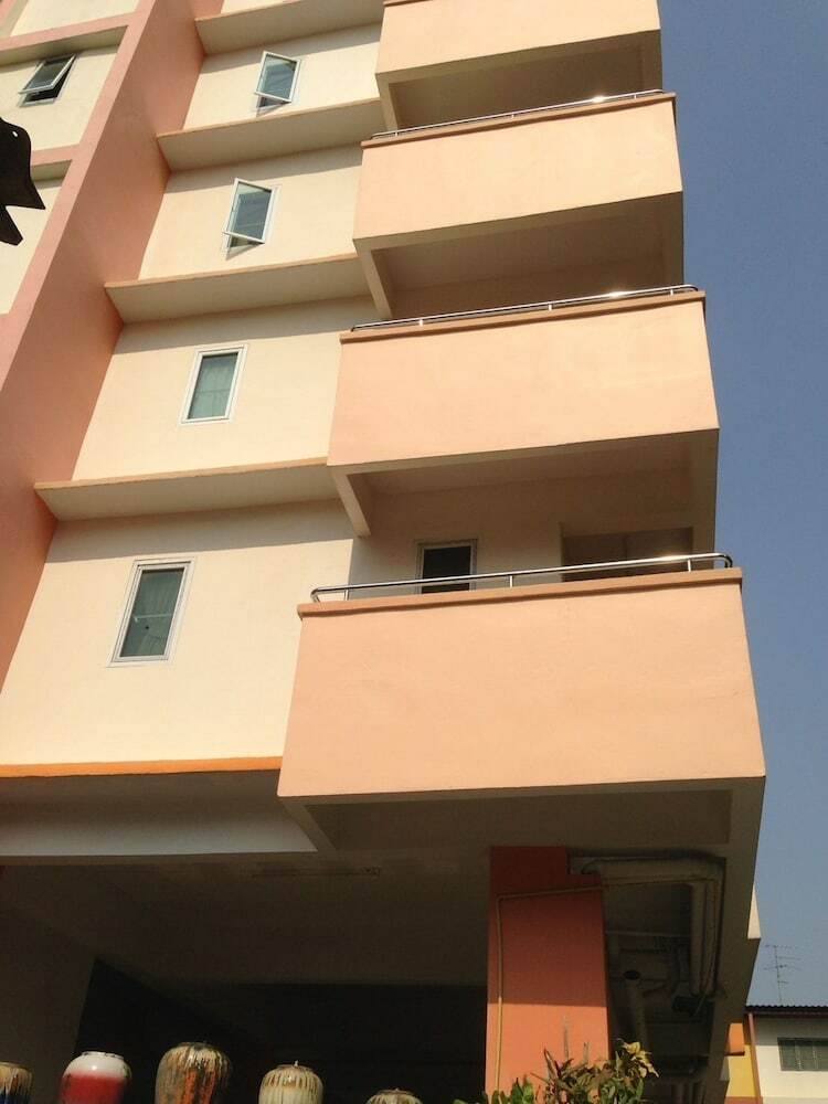 Hotel Yaowamal Apartment