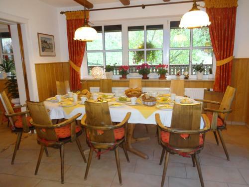 Hostal Pension Haus Am Rothen Berg