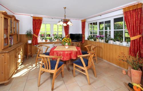Hostal Pension Haus Am Rothen Berg