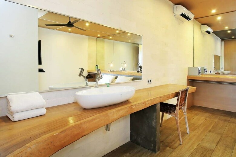 Clio Apartments