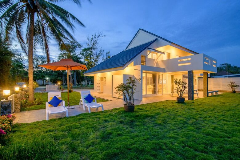 Villa C-shore Private Beachfront House