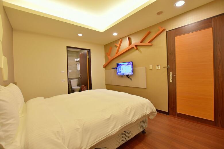 Ruocing Hot Spring Hotel