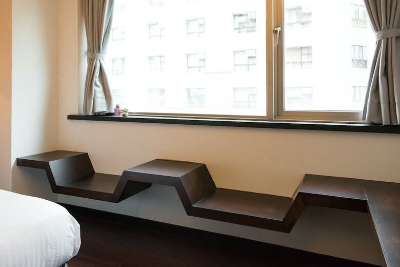 Ruocing Hot Spring Hotel