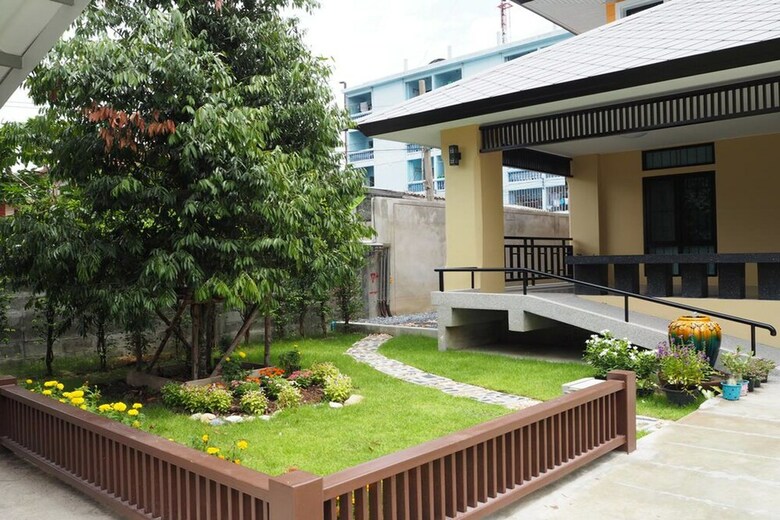 Hotel Sukhumvit 50 Garden Home