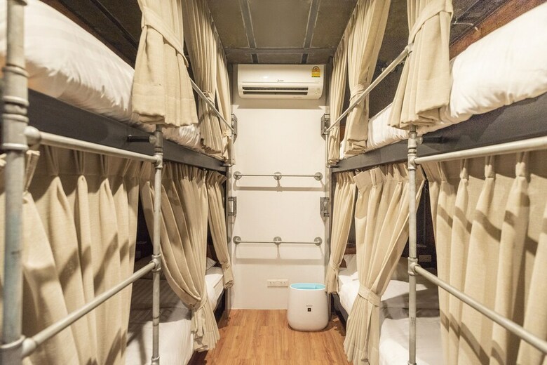 Hostal Oyo 704 Siam Plug In Hostel